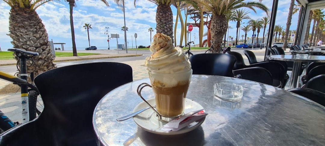 La pineda. Graffiti disco bar. Terraza frente al mar