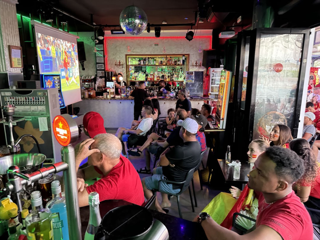 cocktails La pineda. Graffiti disco bar