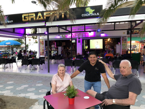 cocktails La pineda. Graffiti disco bar. Terraza frente al mar