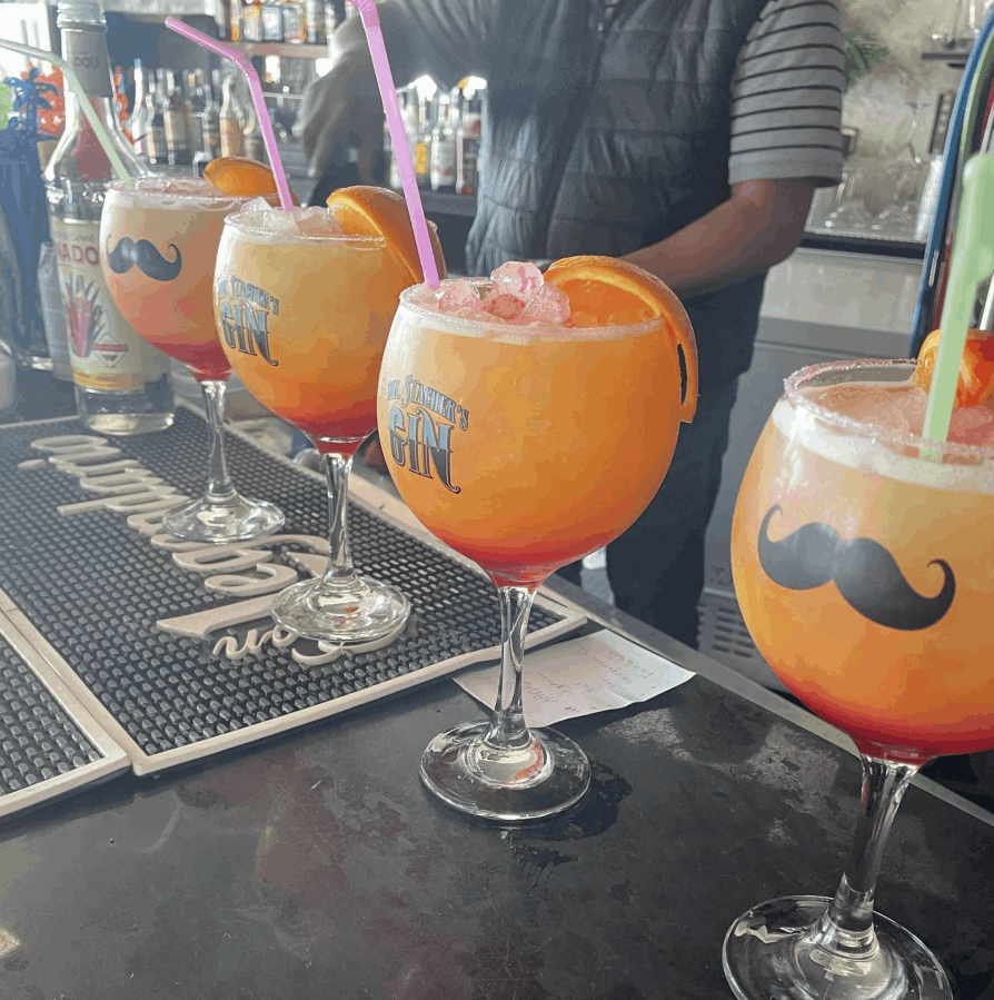 cocktails La pineda. Graffiti disco bar