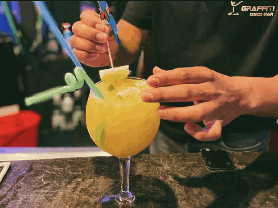 cocktails La pineda. Graffiti disco bar